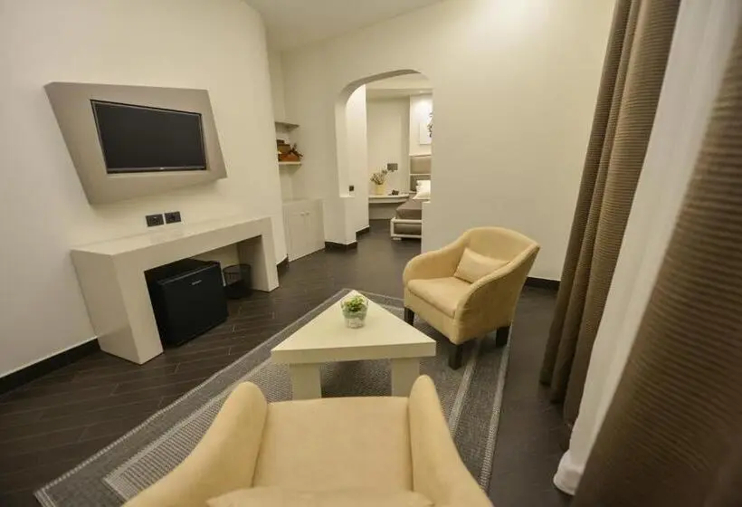 سوییت, Petit Hotel Elita
