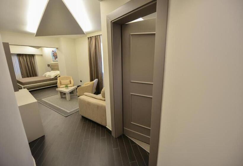 스위트, Petit Hotel Elita