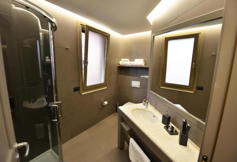 스위트, Petit Hotel Elita