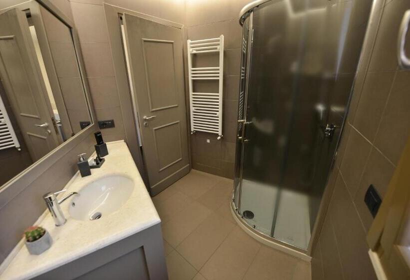스위트, Petit Hotel Elita