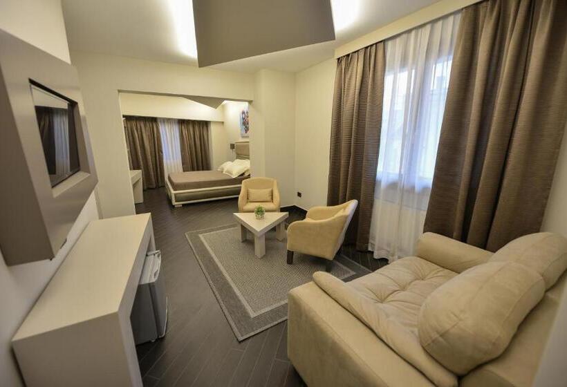 스위트, Petit Hotel Elita