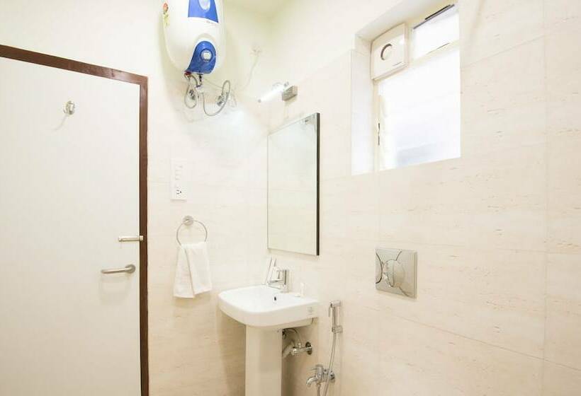 Номер Стандарт, Treebo King S Court Chandrasekharpur