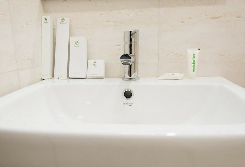 Номер Стандарт, Treebo King S Court Chandrasekharpur