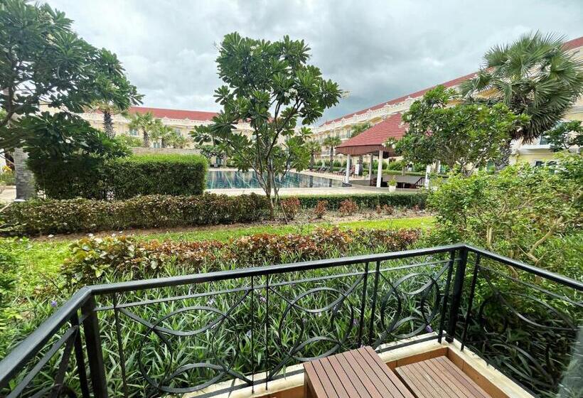 Номер Стандарт Вид на Бассейн, Sokha Palace Siem Reap