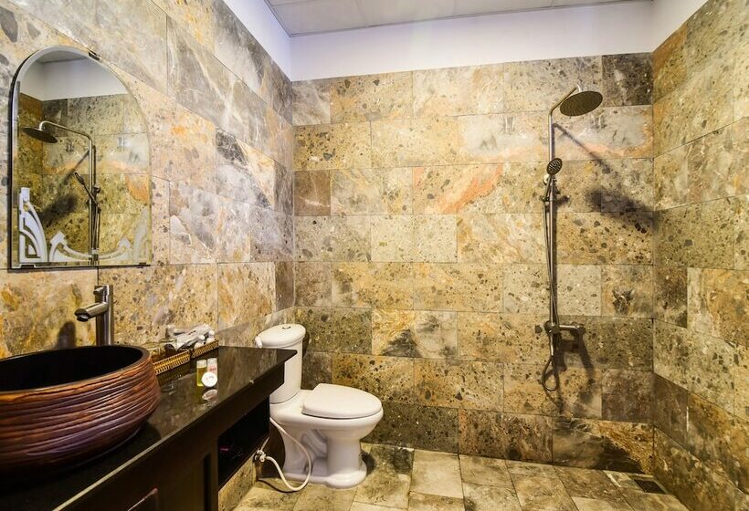 اتاق لوکس سه تخته, Suburban Villa