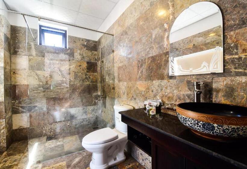 اتاق لوکس خانوادگی, Suburban Villa