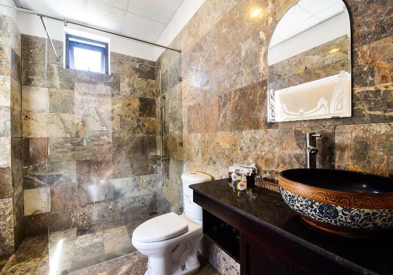 اتاق لوکس خانوادگی, Suburban Villa