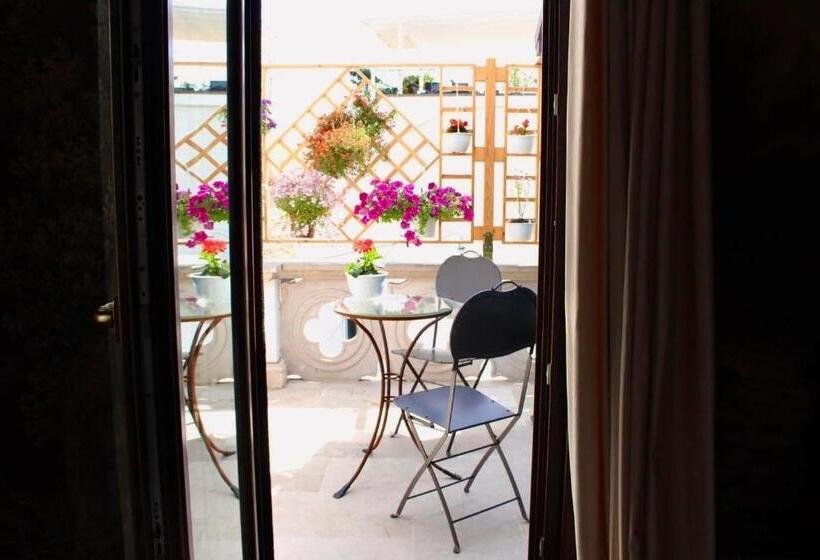 חדר דחוקס עם מיטת קינג, Boutique Vila 8