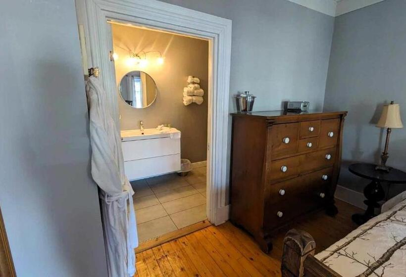 套房, La Maison Rousseau