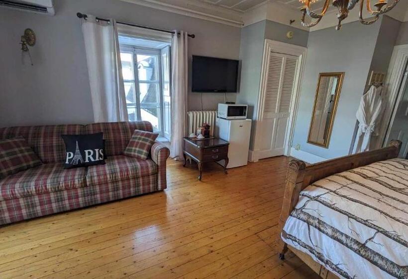 套房, La Maison Rousseau