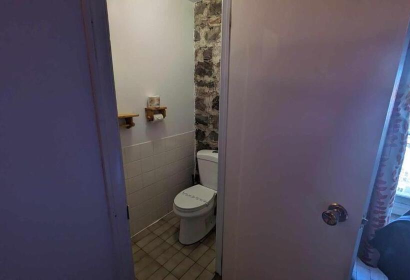 标准间, La Maison Rousseau