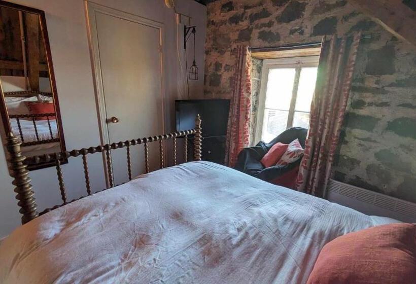 标准间, La Maison Rousseau