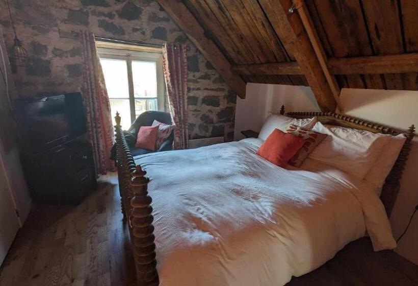 标准间, La Maison Rousseau