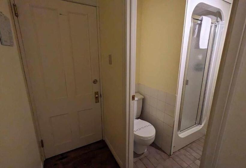 家庭间, La Maison Rousseau