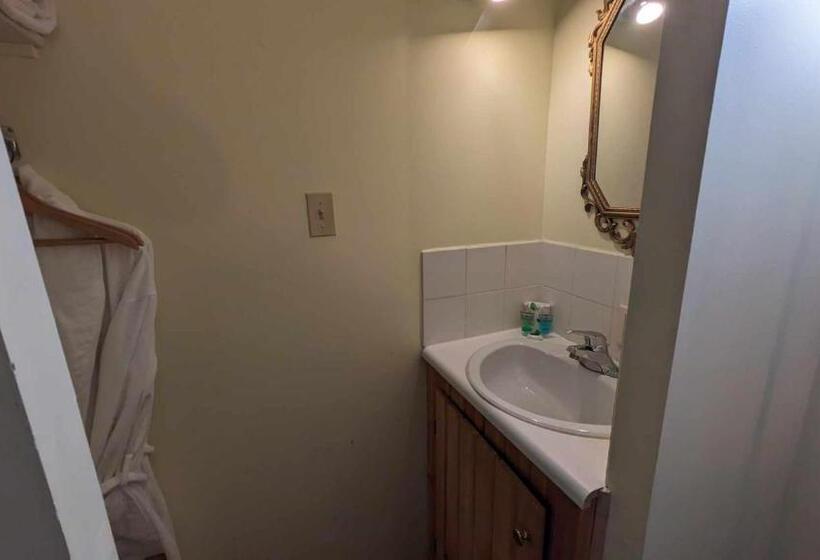 家庭间, La Maison Rousseau