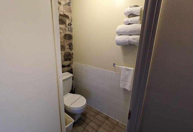 家庭间, La Maison Rousseau