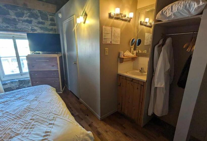 家庭间, La Maison Rousseau