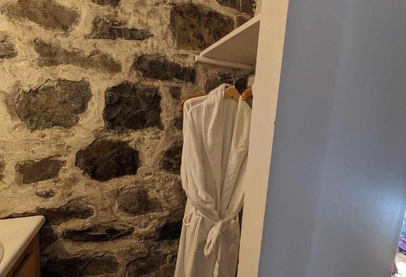 标准间, La Maison Rousseau