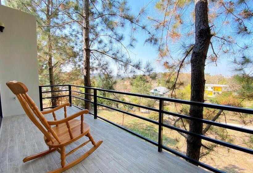 اتاق لوکس با بالکن, Krin Resort