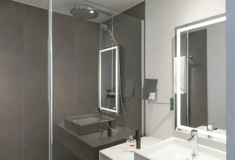 Superior-huone, Novotel Charleroi Centre