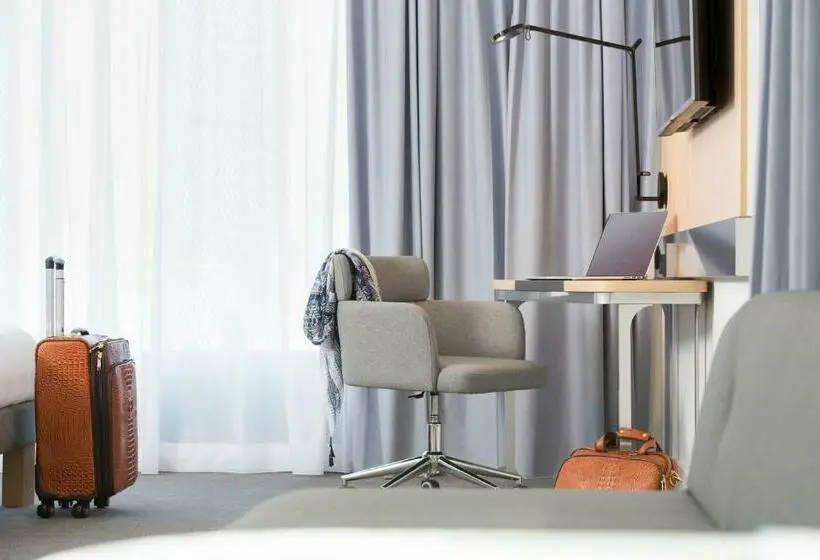 Superior-huone, Novotel Charleroi Centre