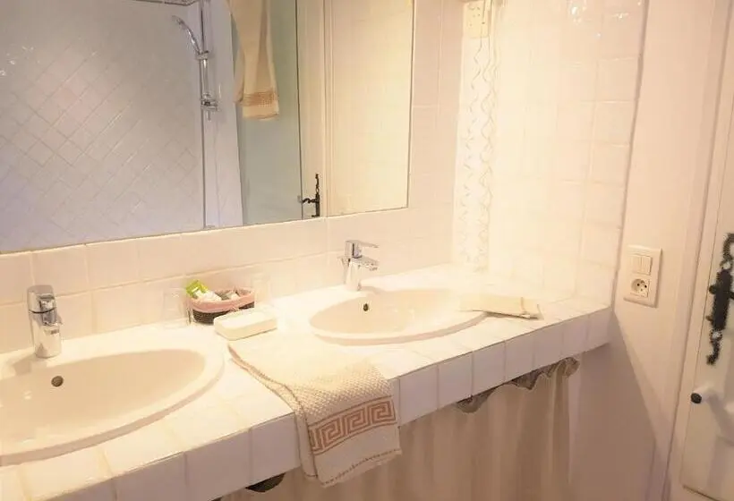 Standard Kolmen Hengen Huone, B&b With Charm, Quiet, Kitchen, Sw Pool