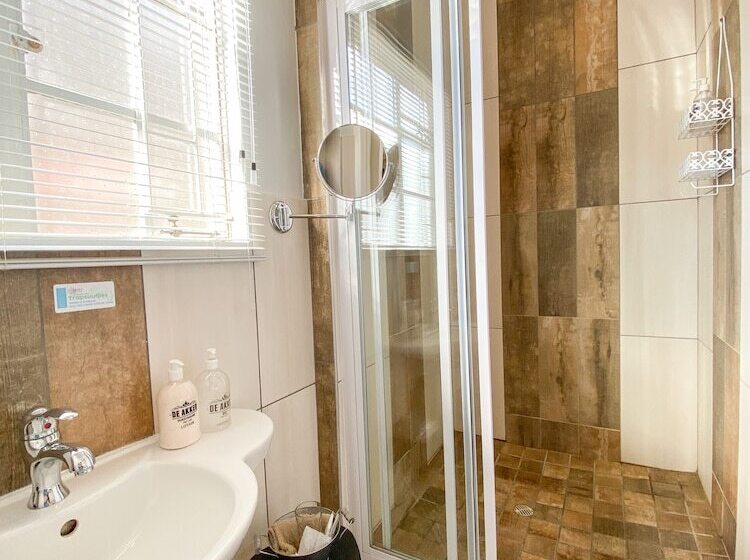 اتاق لوکس چهار تخته, De Akker Guest House Oudtshoorn