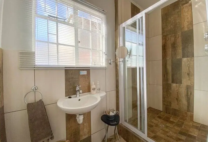 Deluxe Neljän Hengen Huone, De Akker Guest House Oudtshoorn