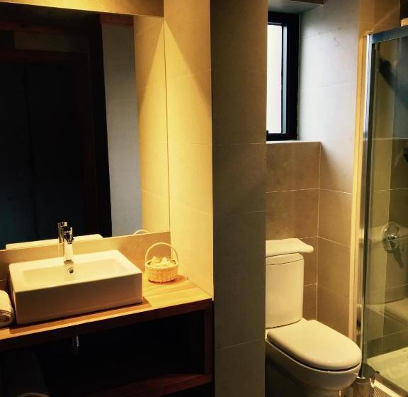 חדר סטנדרט לארבעה, Amun