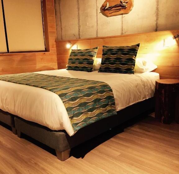 חדר סטנדרט לארבעה, Amun