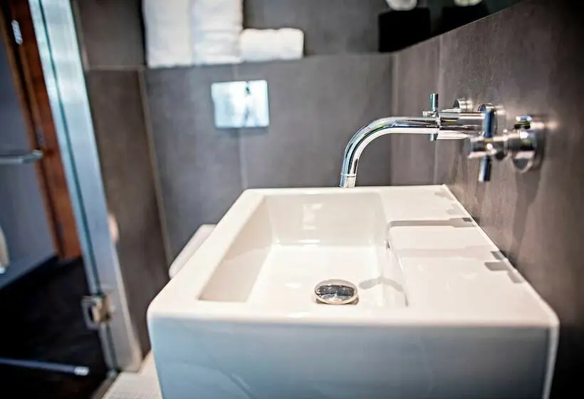 Standard Room, New Road