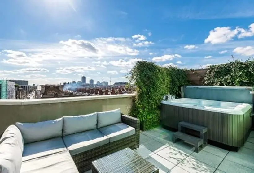 Standard Room with Hot Tub, New Road