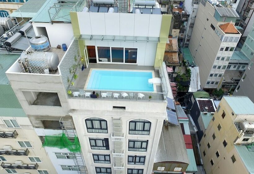 اتاق لوکس, Prague