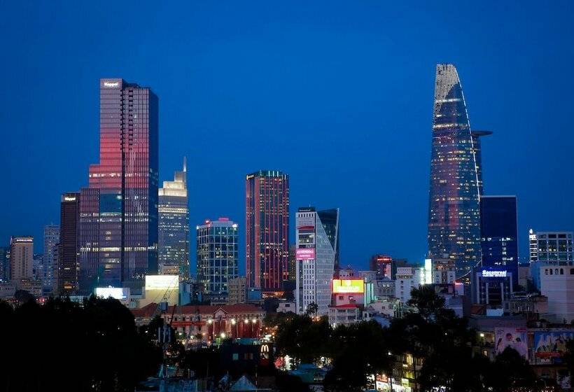 اتاق لوکس با چشم‌انداز شهر, Prague