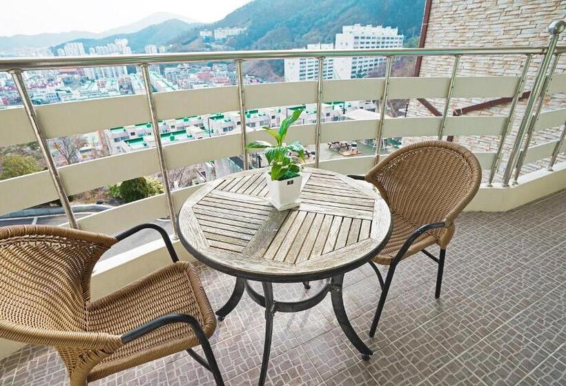 جناح بريميوم, Home Fourest Resort Geoje