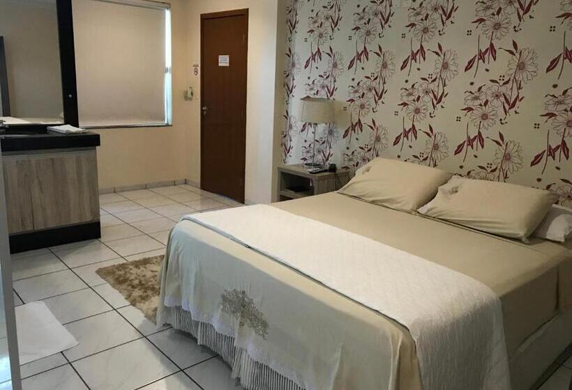 غرفة قياسية سرير كينج, Aki