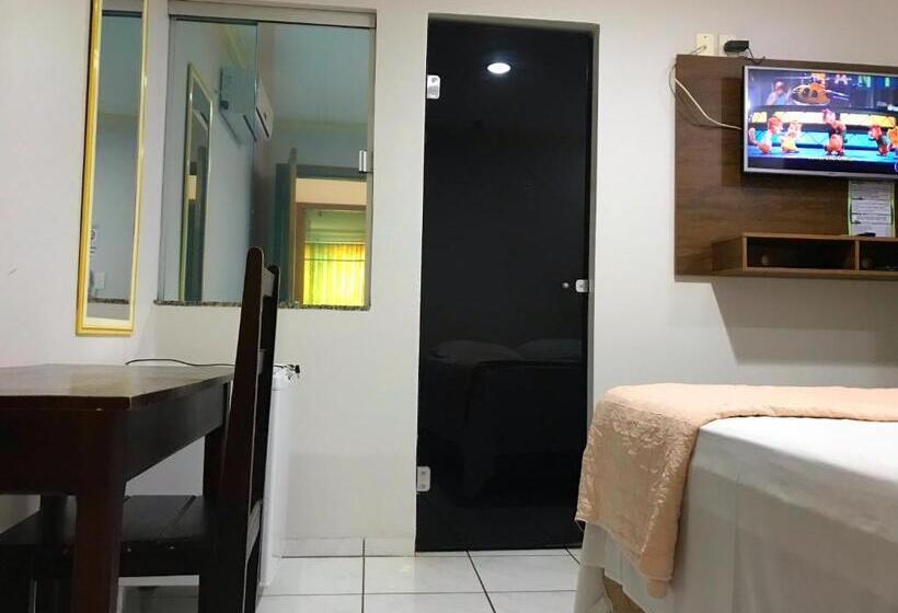 غرفة قياسية ثلاثية, Aki