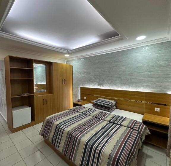 اتاق اکونومی یک تخته, De L Aeroport