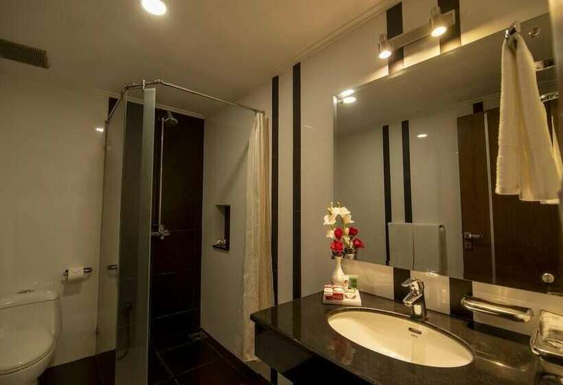 Deluxe Zimmer, One Tariq Road Multan