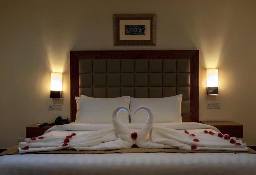 Suite, One Tariq Road Multan