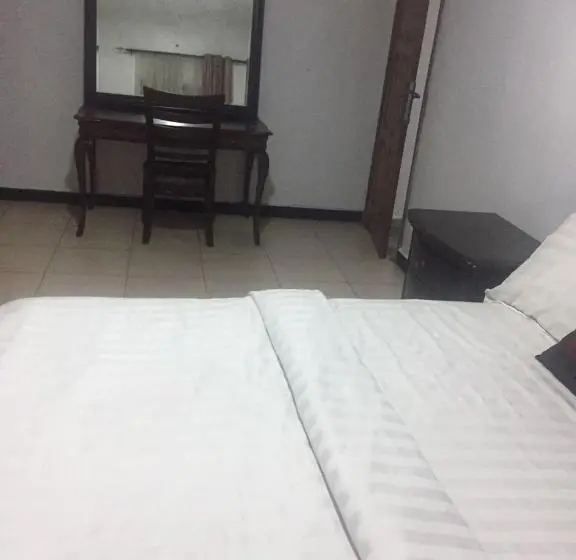 سوییت, Christine Apartment Hotel Ltd