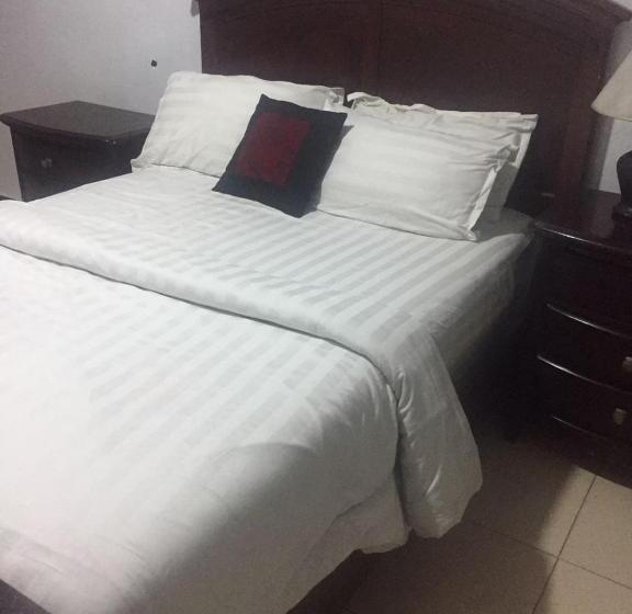 سوییت, Christine Apartment Hotel Ltd