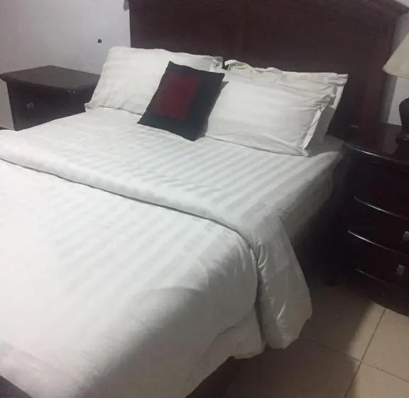 سوییت, Christine Apartment Hotel Ltd