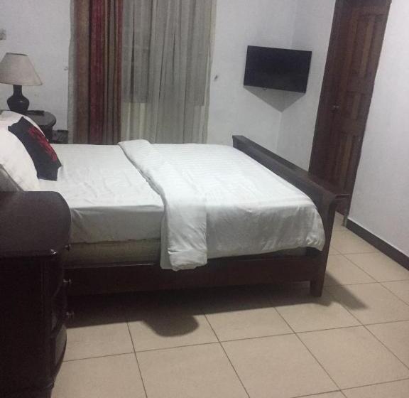 سوییت, Christine Apartment Hotel Ltd