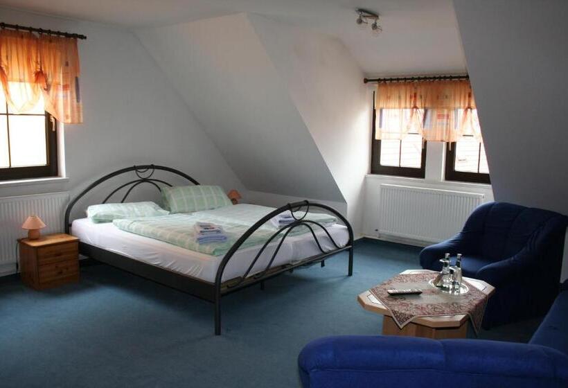 Семейный Номер, Gasthaus & Hotel Zur Linde