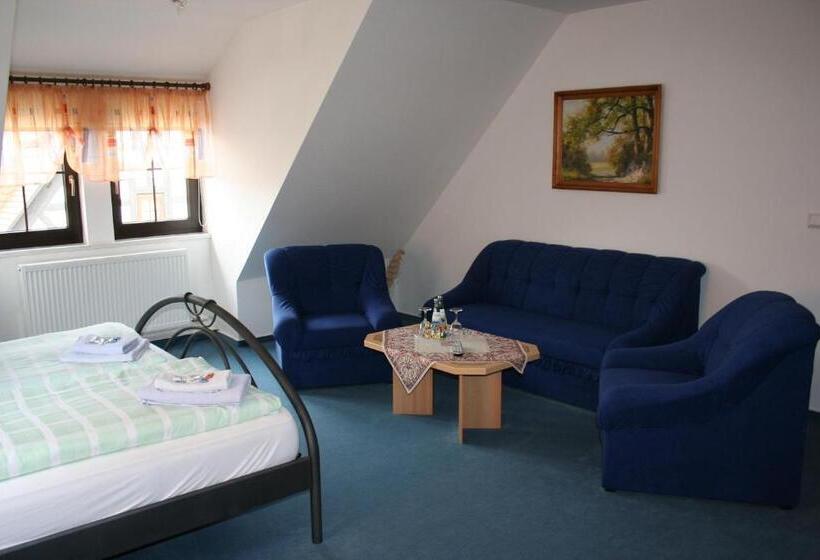 Семейный Номер, Gasthaus & Hotel Zur Linde