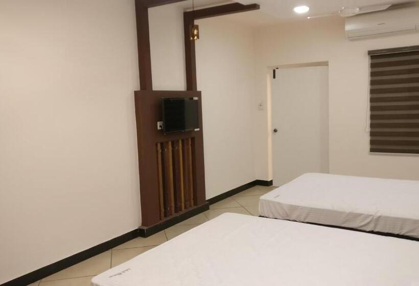 اتاق لوکس خانوادگی, Ashok Bhavan