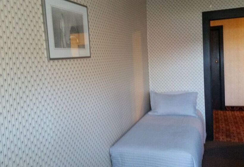 스탠다드 룸, Foveaux