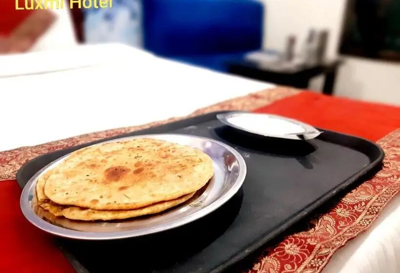 اتاق لوکس با تخت بزرگ, Luxmi