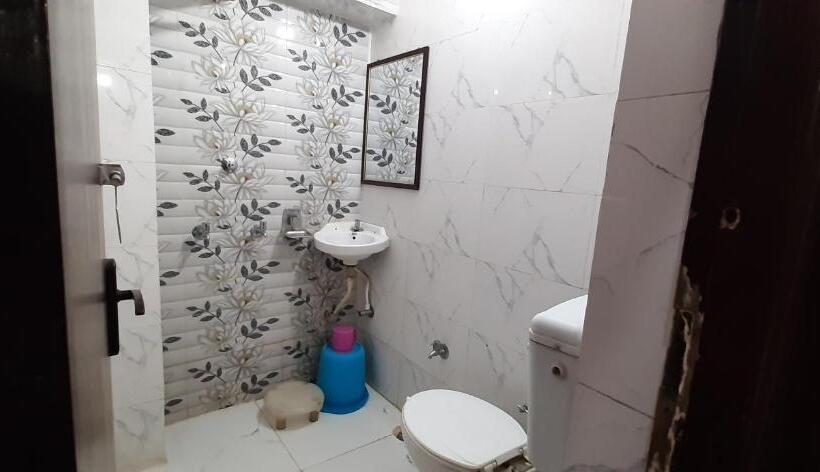 キングサイズベッドのデラックスルーム, Luxmi